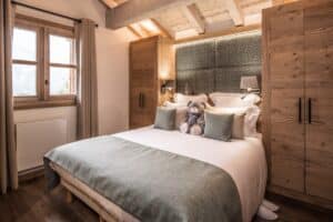 Chalet Jardin d'Angèle | ©Richard Roberts, bed with teddy bear