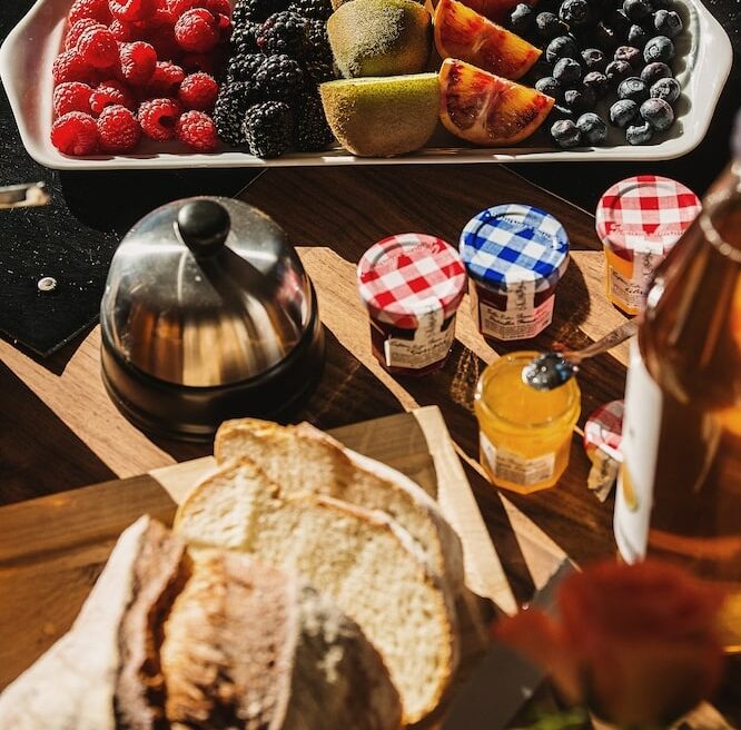 Jardin d'Angèle | ©David André, breakfast with fruit and jams
