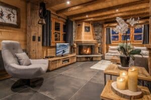 Chalet Jardin d'Angèle | ©Richard Roberts, Savoyard living room with fireplace