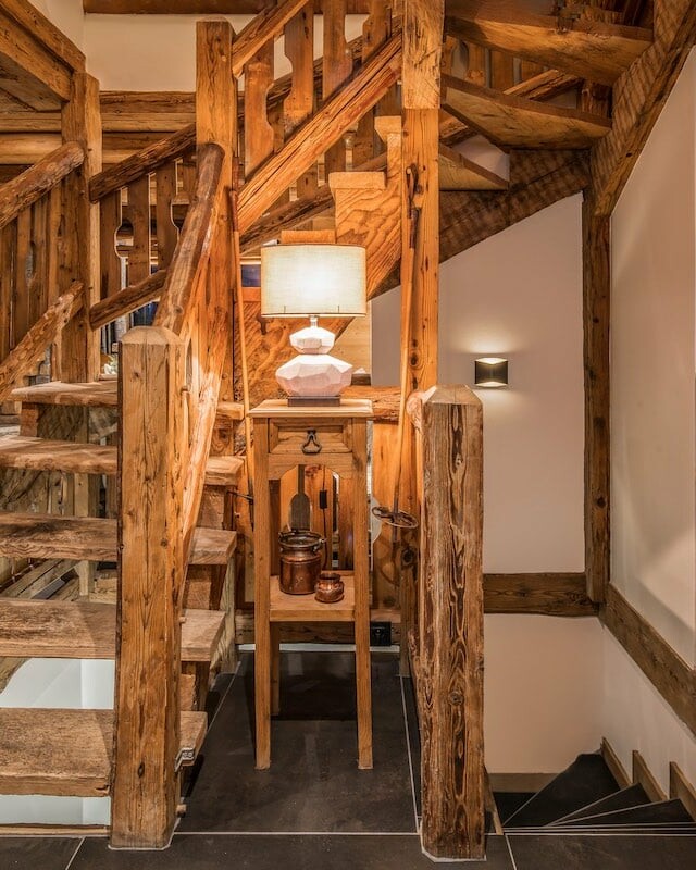 Chalet Jardin d'Angèle | ©Richard Roberts, escalier en vieux bois