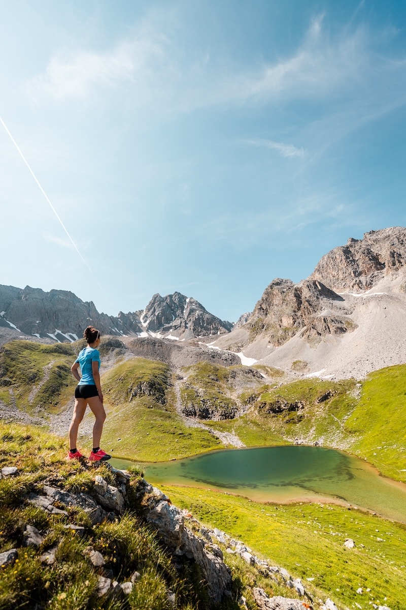 Chalet Jardin d'Angèle | ©Courchevel Toursime, randonnée entre amis vers lac de montagne